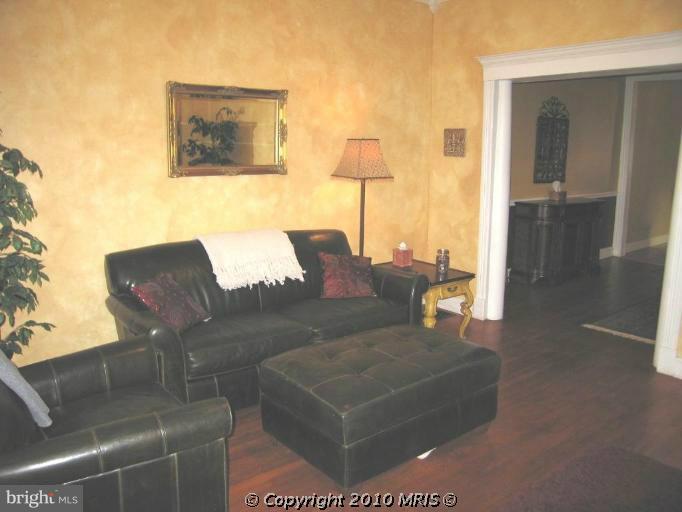 4306 Evans Chapel Road Baltimore, MD 21211 - Photo 2 of 6 Living Room