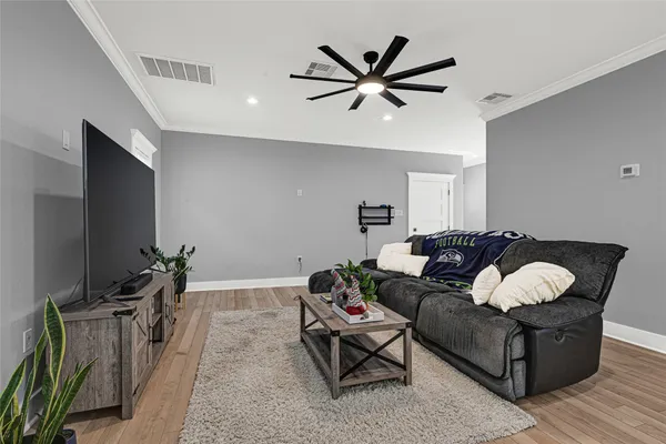 $3,000 | 3513 Omega Street, Houston, TX 77022