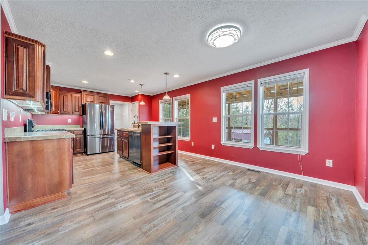 232 White Oak Road Boones Mill, VA 24065 - Photo 9 of 51 09-MIB02229