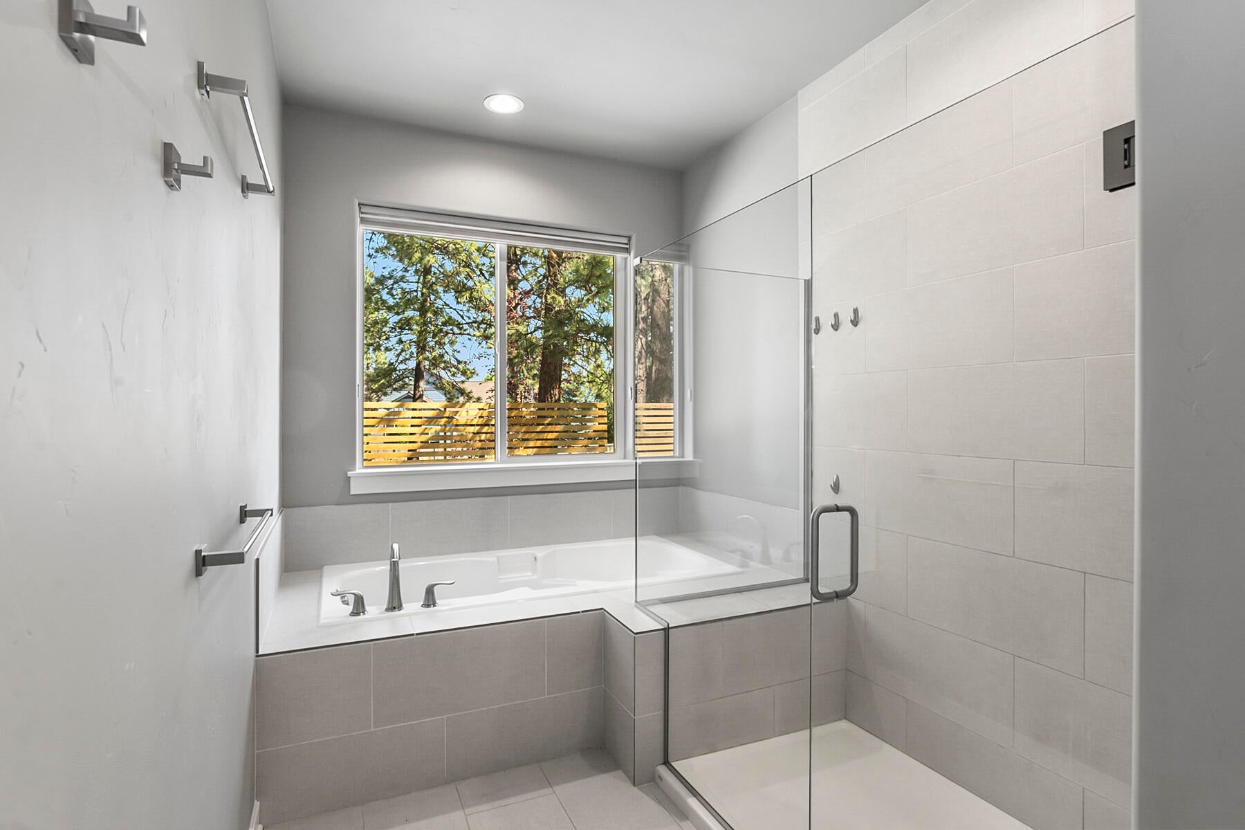 19580 Buck Canyon Road Bend, OR 97702 - Photo 26 of 69 Primary Bathroom