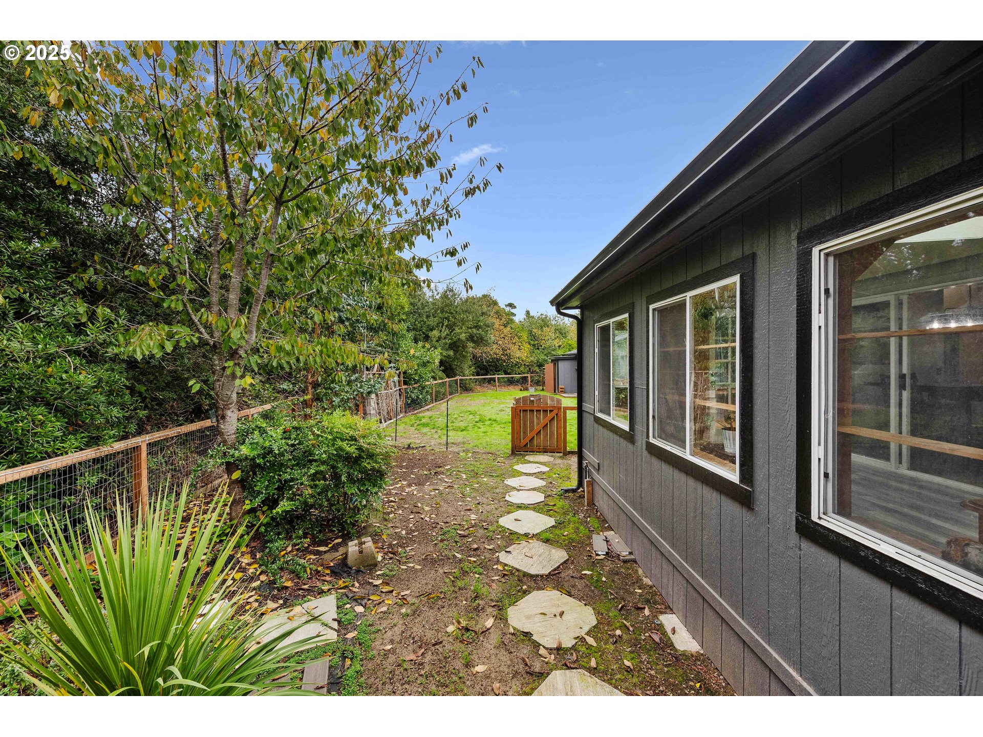 87527 Rhodowood Drive Florence, OR 97439 - Photo 23 of 40