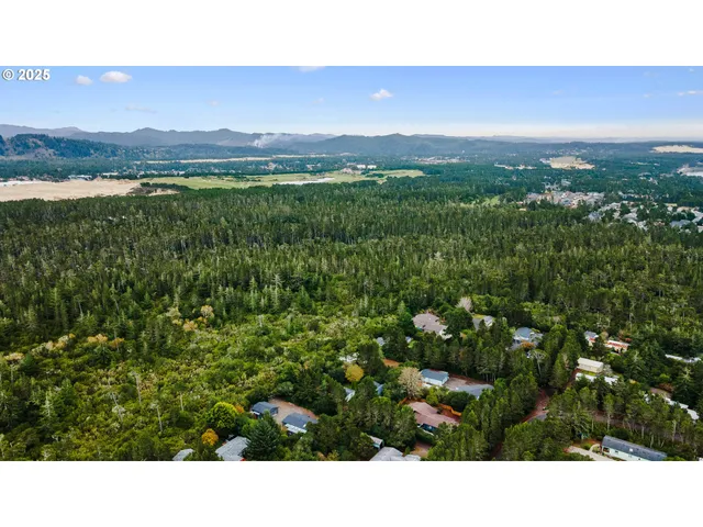 $439,000 | 87527 Rhodowood Drive, Florence, OR 97439