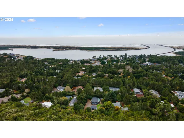 $439,000 | 87527 Rhodowood Drive, Florence, OR 97439