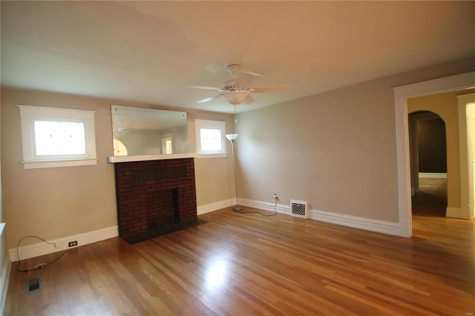 2113 Lackland Road St. Louis, MO 63114 - Photo 4 of 17 Gallery Image 4