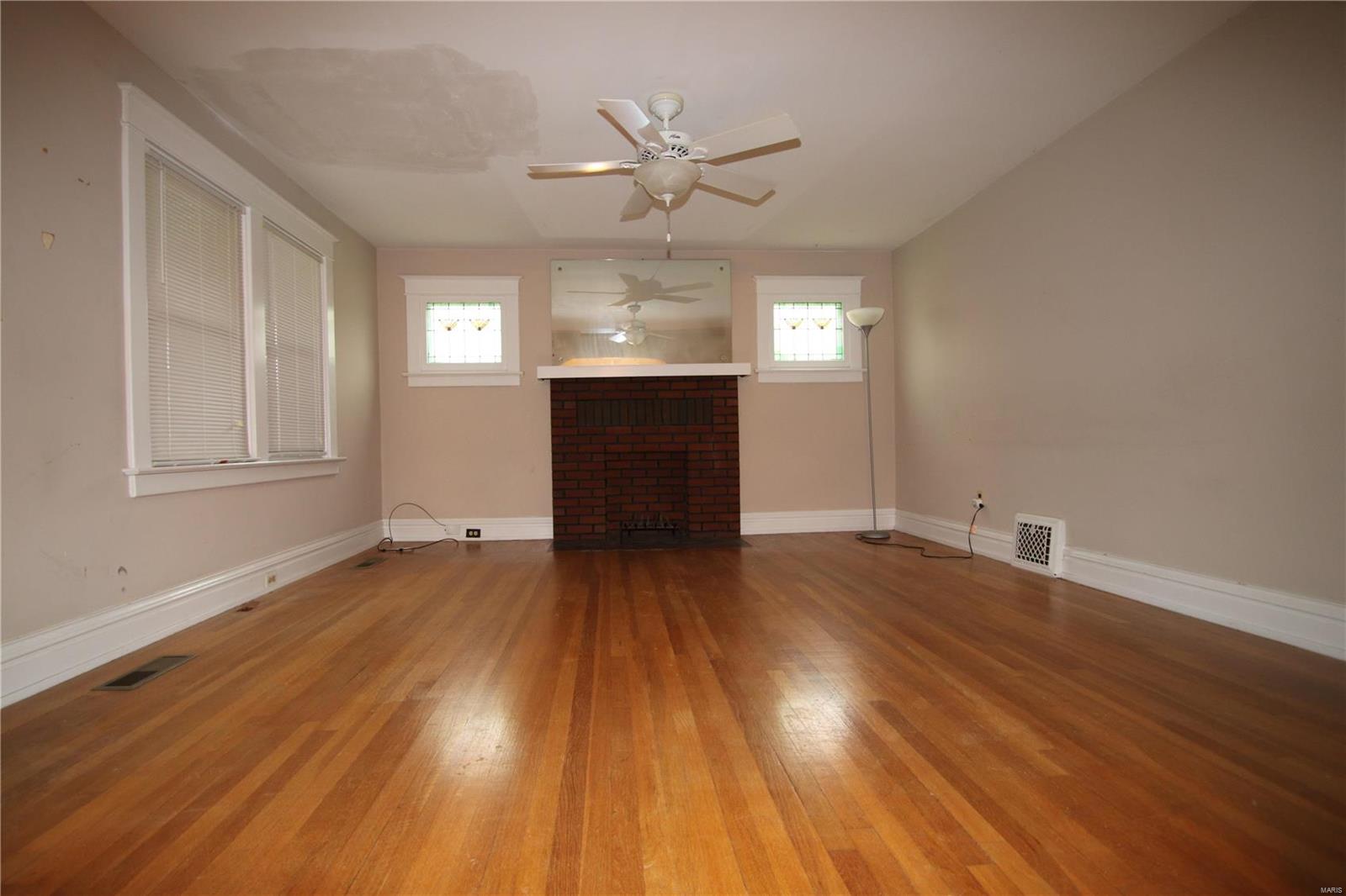 2113 Lackland Road St. Louis, MO 63114 - Photo 5 of 17 Gallery Image 5