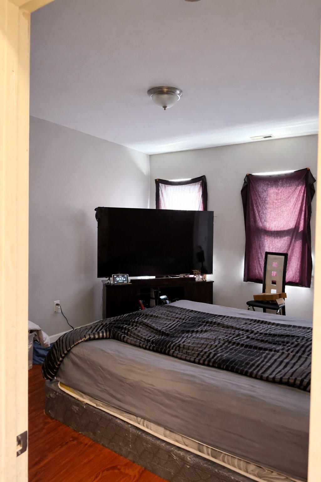 3908 Fairfax Road Baltimore, MD 21216 - Photo 13 of 24 Cozy retreat with natural light.