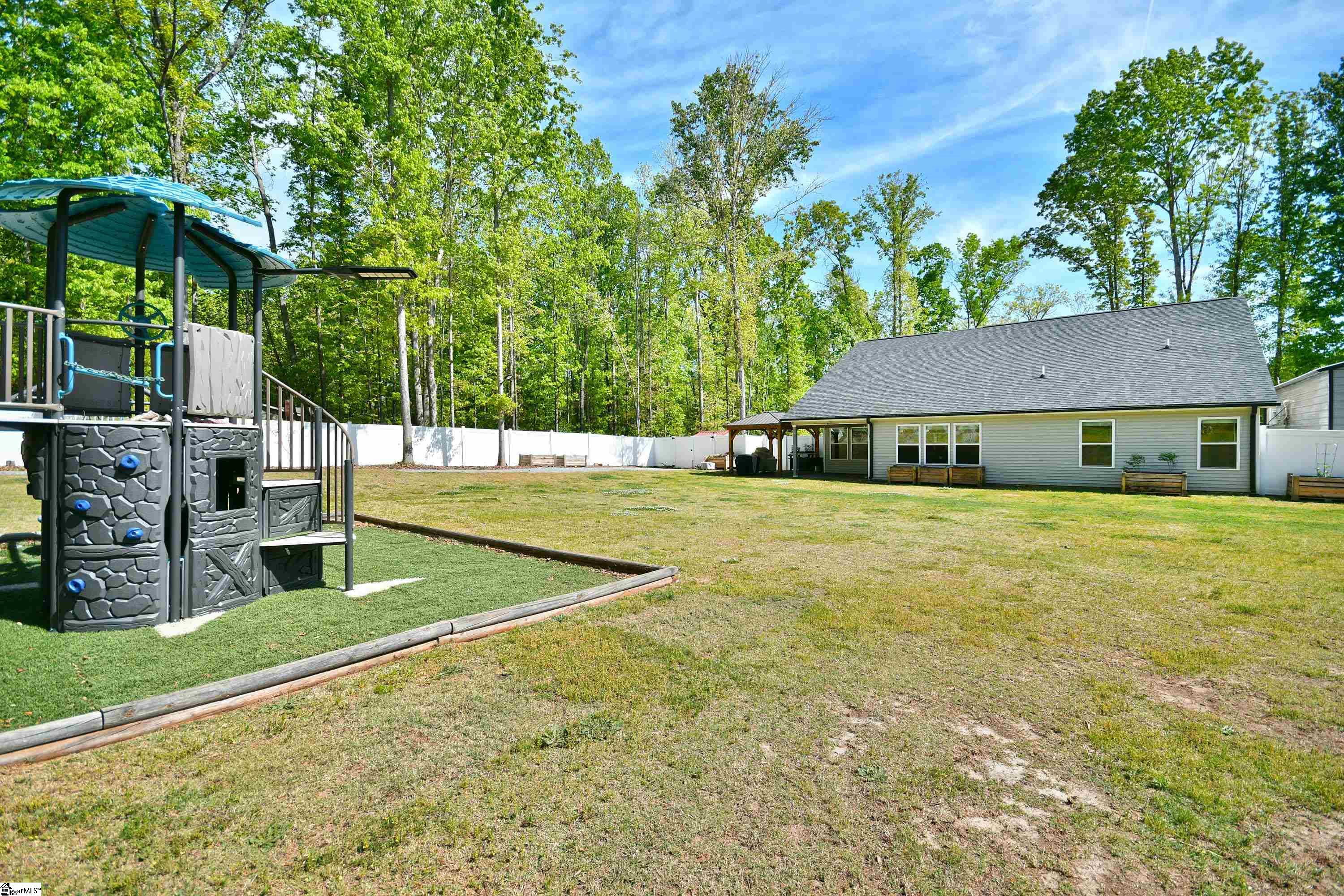 197 Falling Creek Road Spartanburg, SC 29301 - Photo 2 of 37