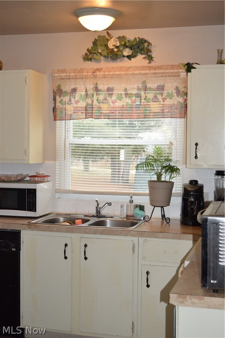 1582 Norledge Road Akron, OH 44305 - Photo 8 of 33 Gallery Image 8