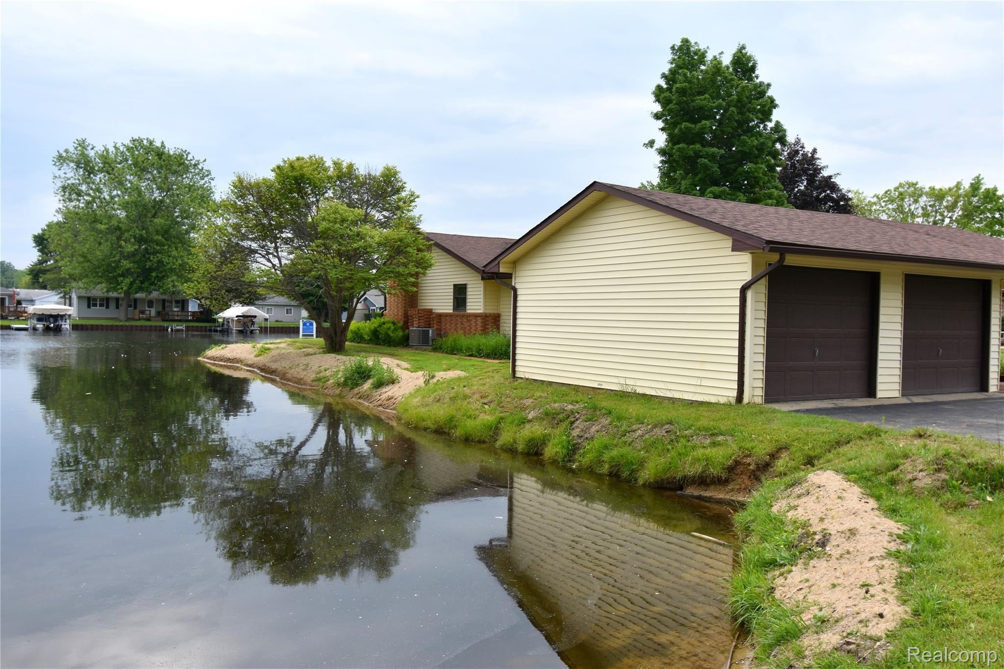 11145 Wynns Road Pinckney, MI 48169 - Photo 32 of 32 32 SIDE OF PROPERTY.JPG