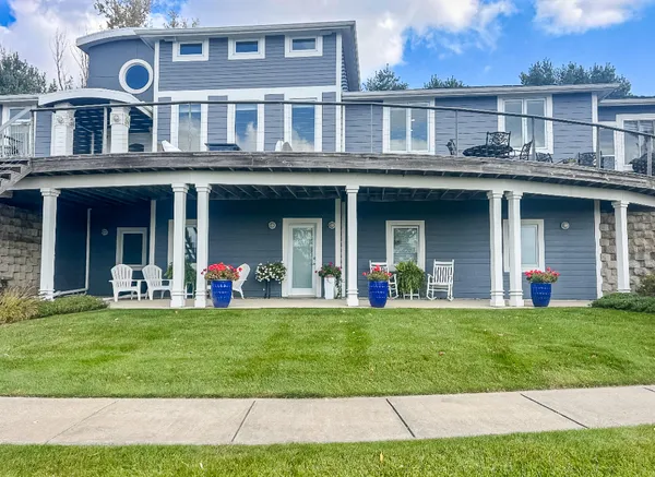 $760,000 | 11864 5 Mile Road Northeast, Lowell, MI 49331