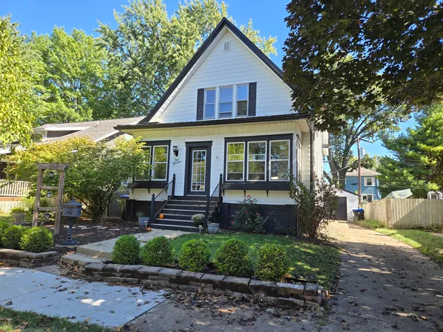 $249,900 | 212 Leland Street, Bloomington, IL 61701