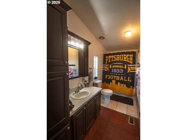 a en suite bathroom with a sink and mirror