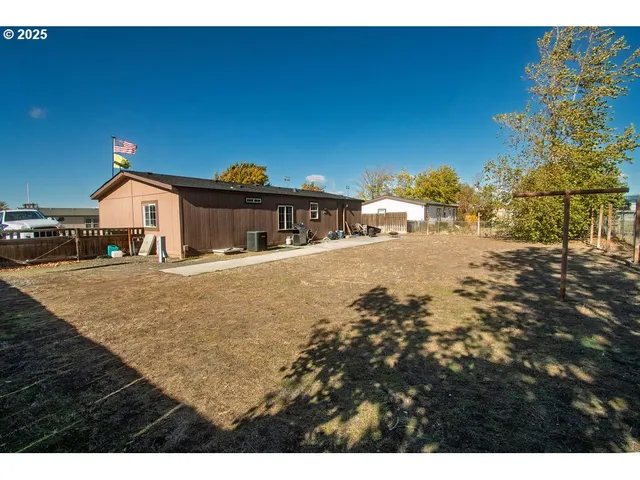 a house view with a outdoor space