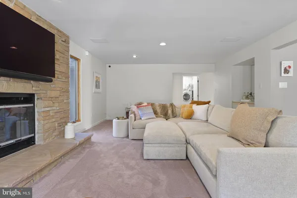 a view of livingroom with furniture and windows