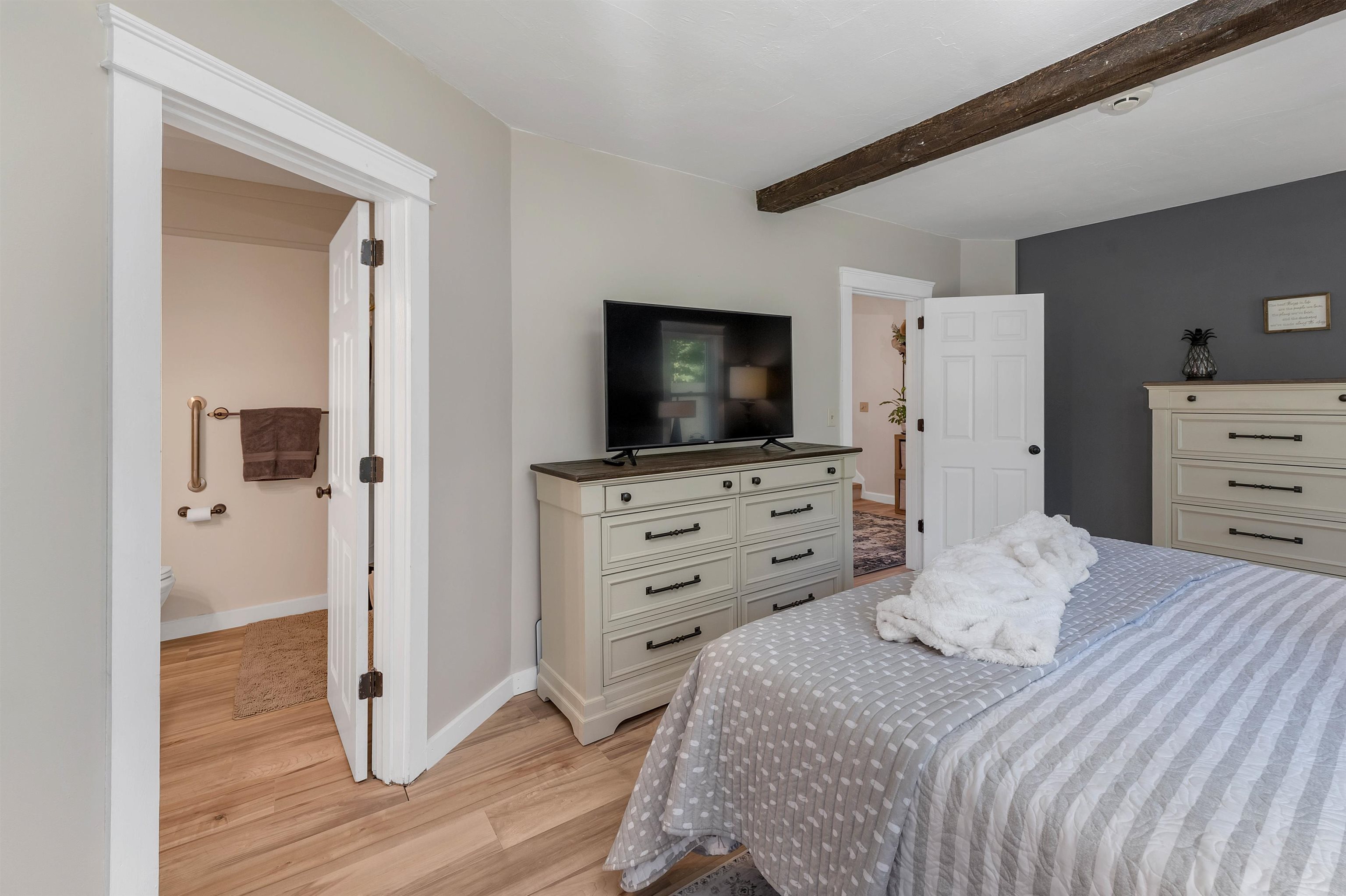 2 Farmhouse Lane, Unit 7 Wolfeboro, NH 03894 - Photo 18 of 60