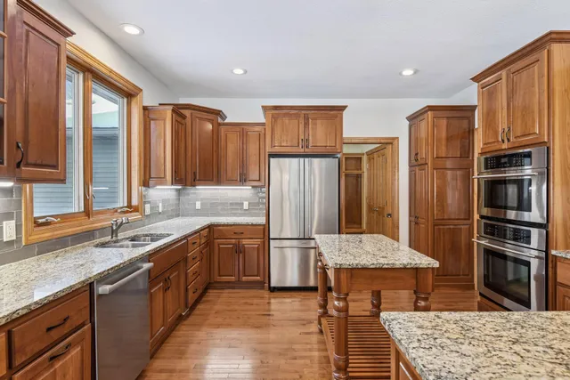 $999,000 | 7455 Fern Court, Loretto, MN 55357