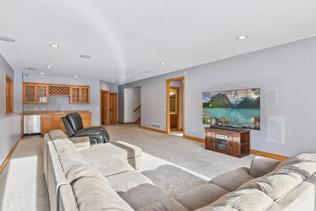 $999,000 | 7455 Fern Court, Loretto, MN 55357