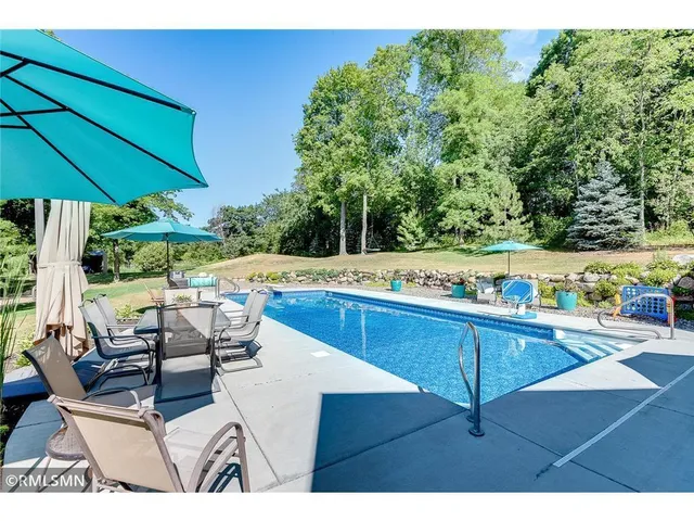 $999,000 | 7455 Fern Court, Loretto, MN 55357