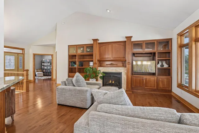 $999,000 | 7455 Fern Court, Loretto, MN 55357