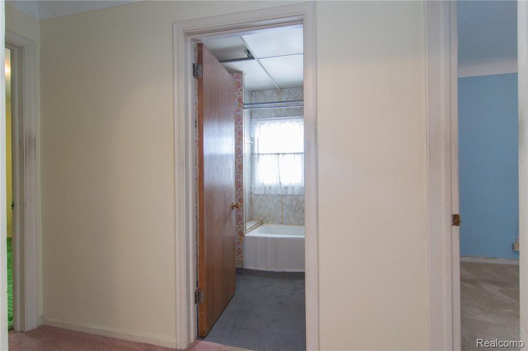 49470 Geddes Road Canton, MI 48188 - Photo 17 of 43 DSC_0160.jpg