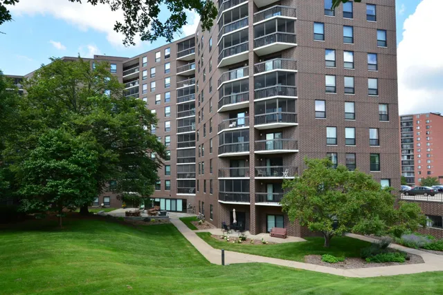 $79,900 | 6615 Lake Shore Drive South, Unit 603, Richfield, MN 55423