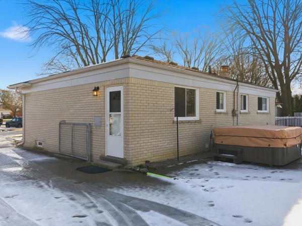 $240,000 | 29379 Newport Drive, Warren, MI 48088
