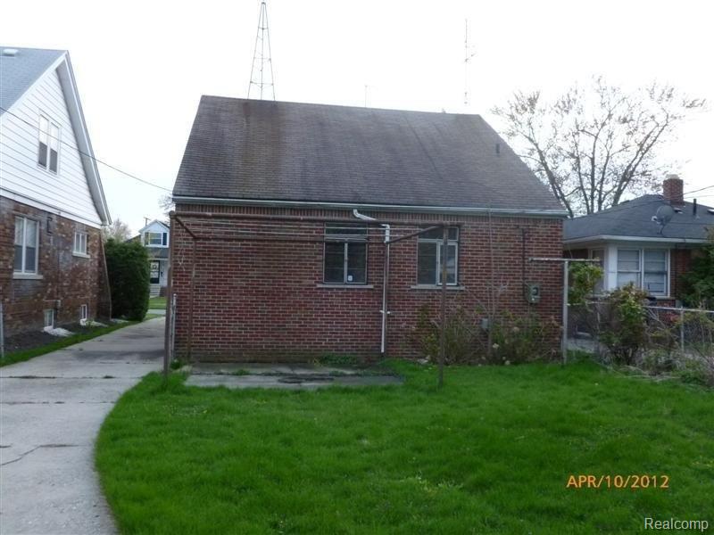 9208 Yorkshire Road Detroit, MI 48224 - Photo 10 of 10 Rear of Home