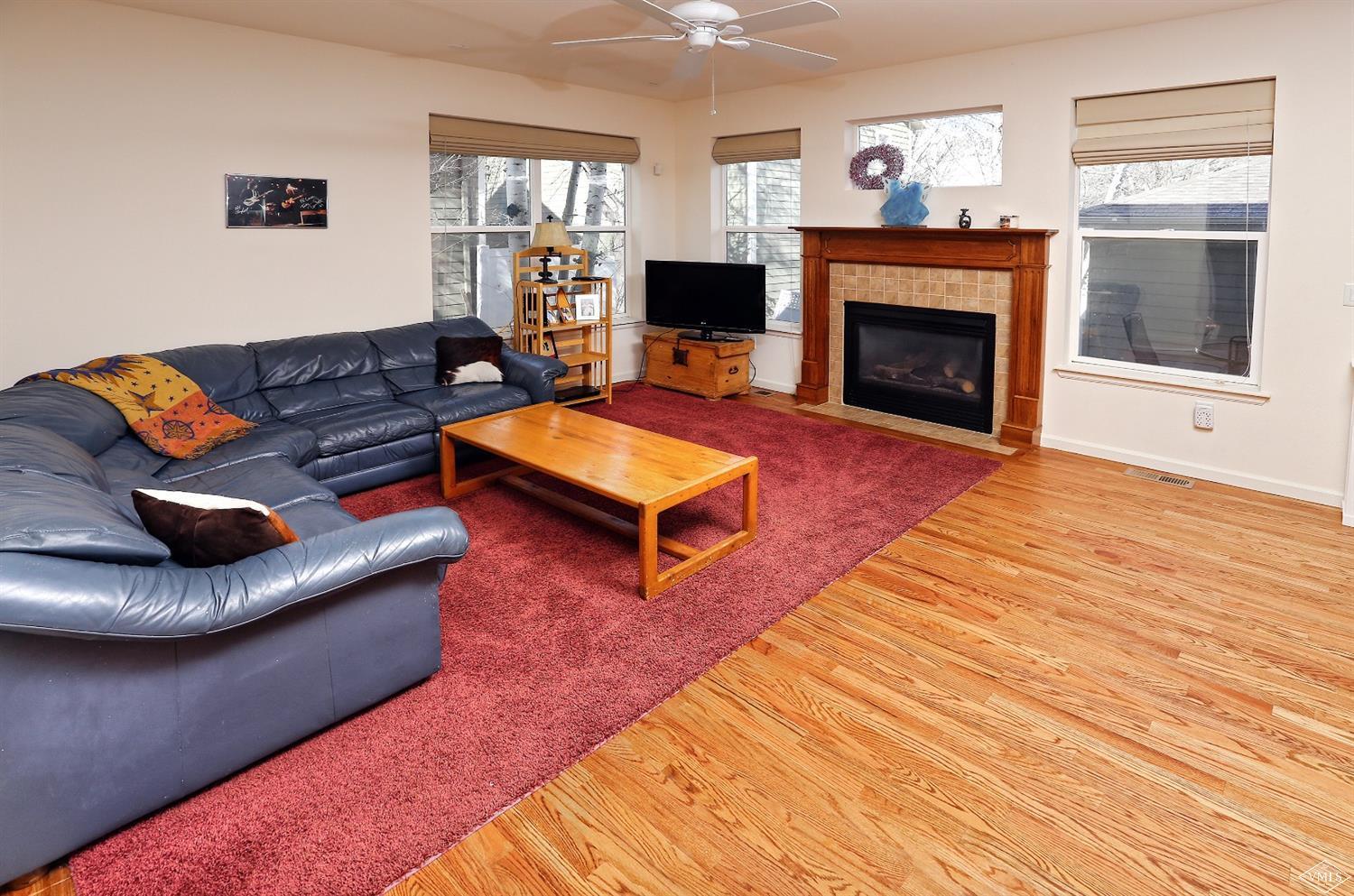 25 Eagle Ranch Road Eagle, CO 81631 - Photo 4 of 24 living room