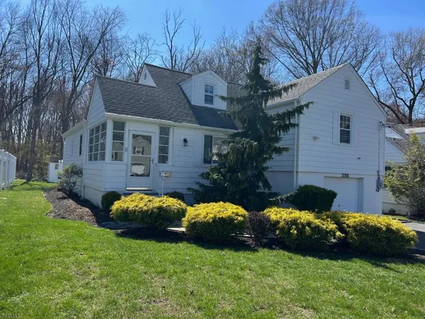 $949,000 | 99 Beechwood Road, Florham Park, NJ 07932