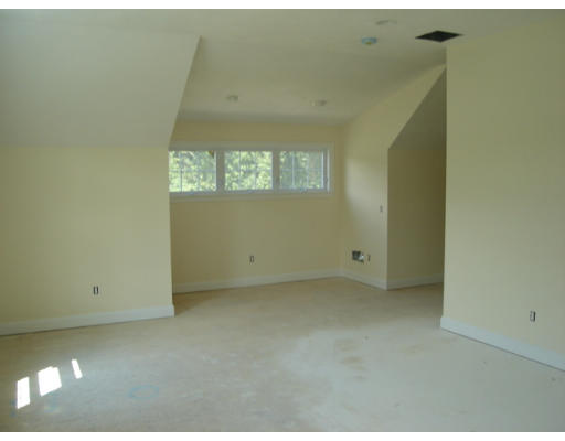 9 Pine House Road Millis, MA 02054 - Photo 7 of 13 Gallery Image 7