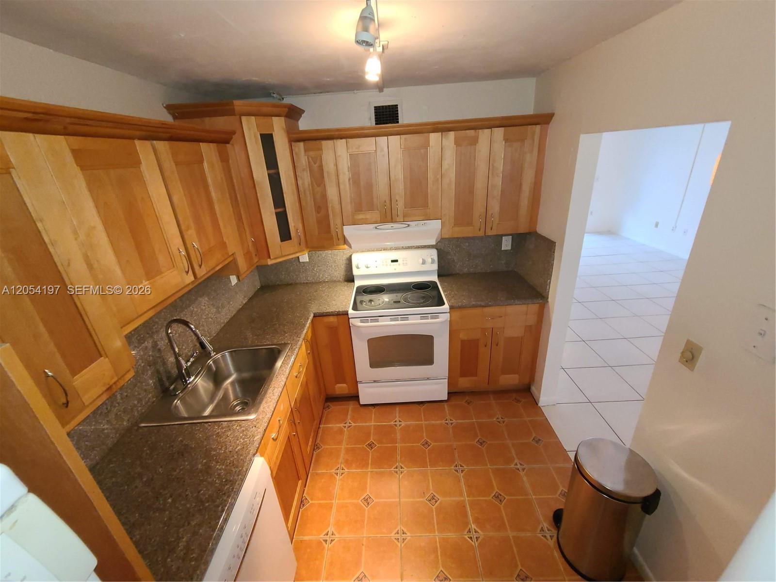 1605 Bay Road, Unit 206 Miami Beach, FL 33139 - Photo 23 of 43