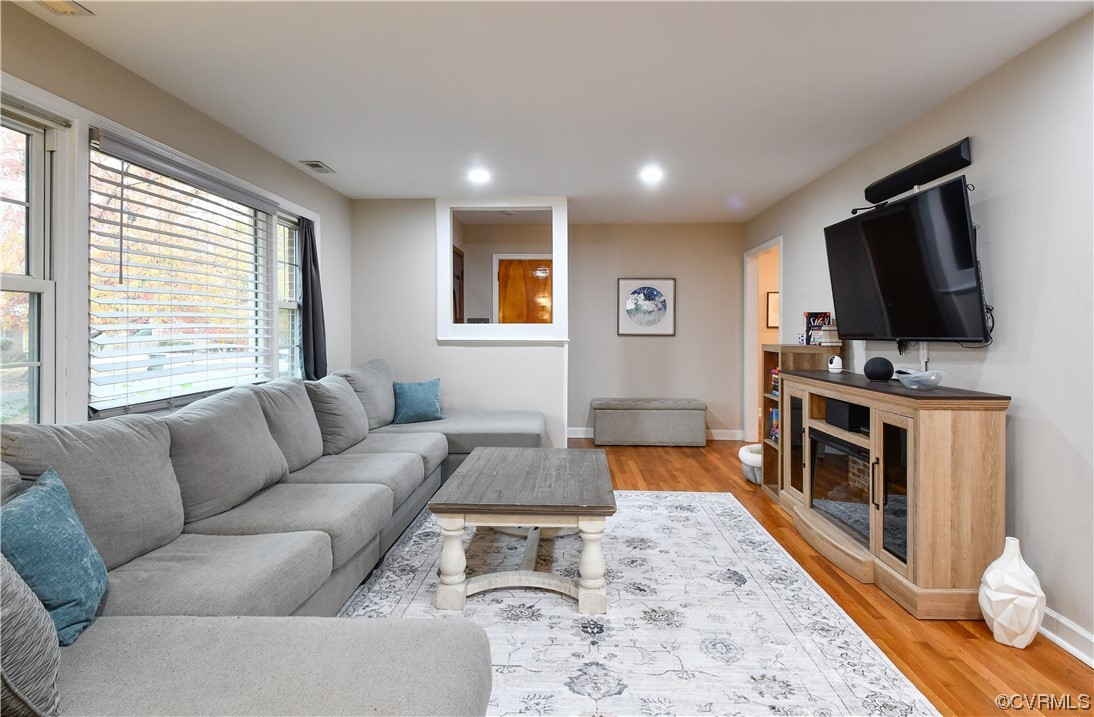 1609 Wentbridge Road Richmond, VA 23227 - Photo 6 of 41 Gallery Image 6