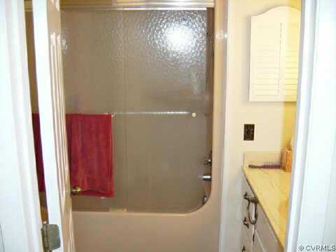 3914 Timber Ridge Road Midlothian, VA 23112 - Photo 9 of 10 a bathroom with a bathtub