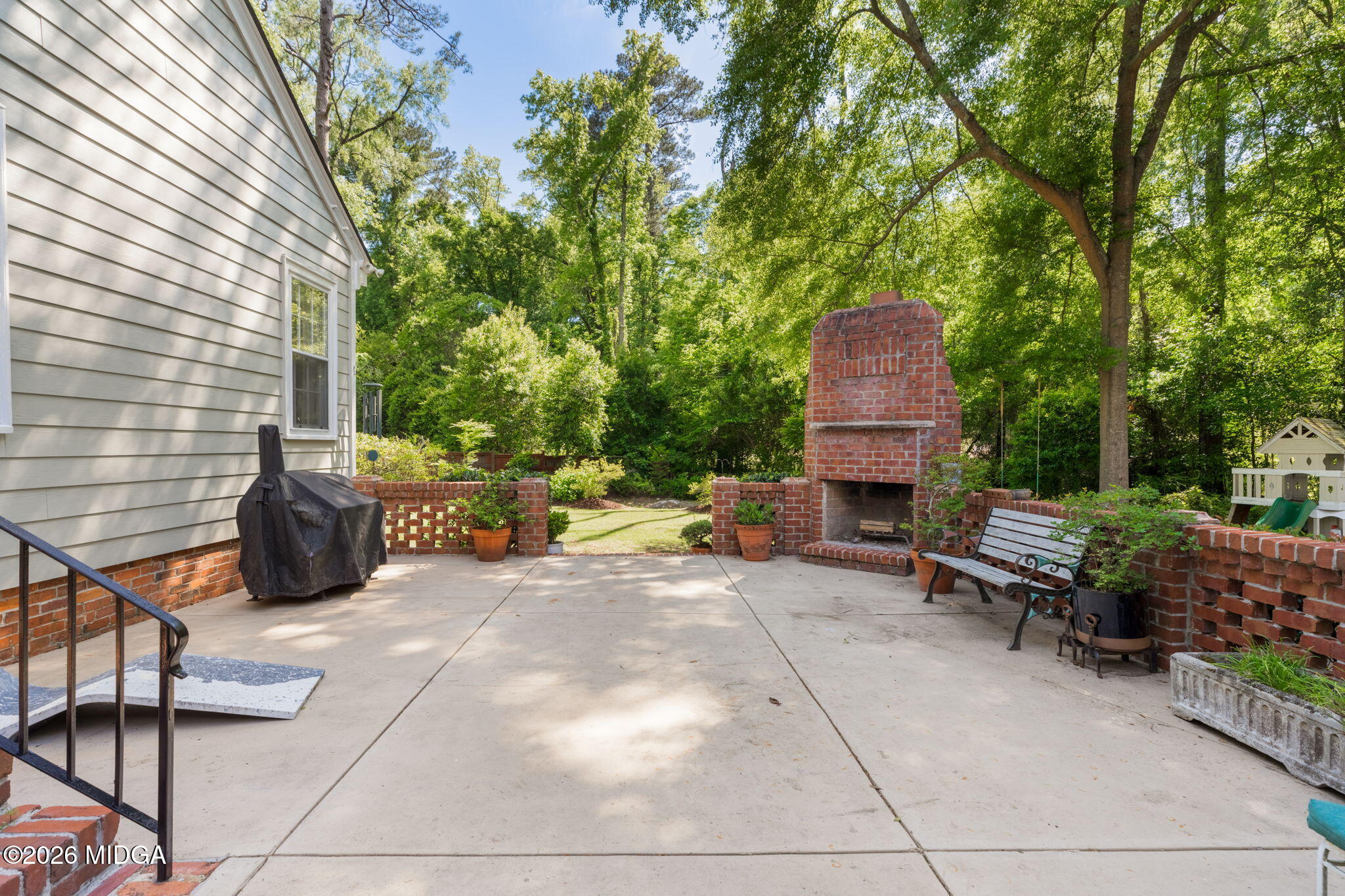 2520 Rockbridge Road Macon, GA 31204 - Photo 48 of 63 Outdoor Fireplace