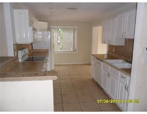 9029 Southwest 1st Street Boca Raton, FL 33428 - Photo 2 of 6 Exterior Front