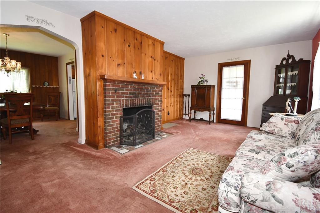 1673 Elderslee Road Pittsburgh, PA 15227 - Photo 2 of 32 Gallery Image 2