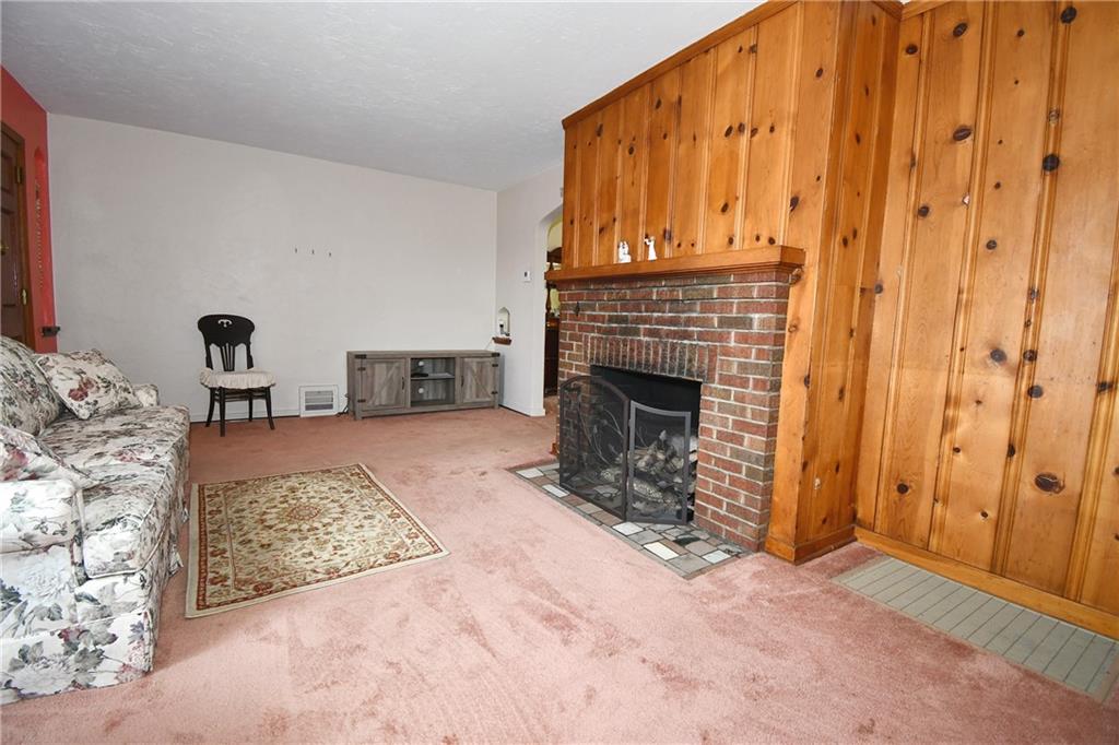 1673 Elderslee Road Pittsburgh, PA 15227 - Photo 5 of 32 Gallery Image 5