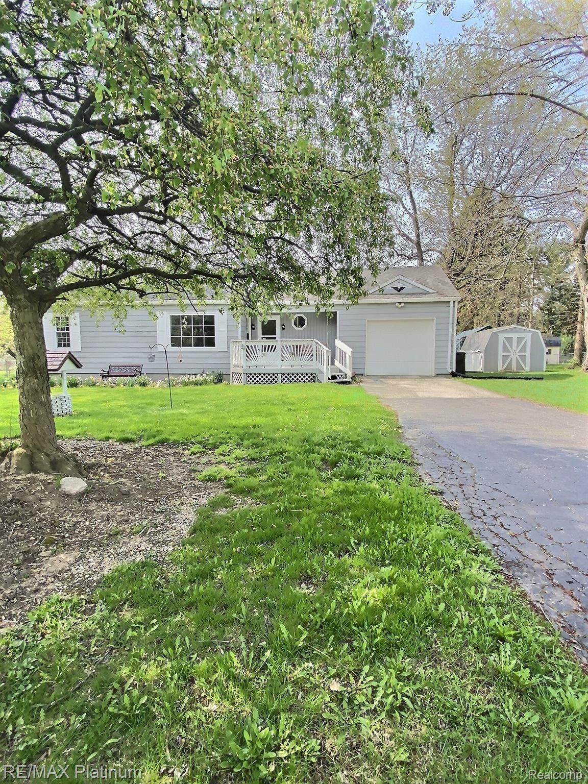 3625 Davison Road Lapeer, MI 48446 - Photo 2 of 25 IMG_2921.JPG