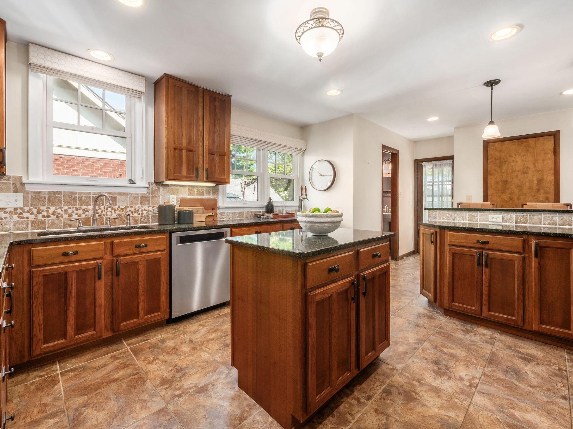 68 Glencoe Road Columbus, OH 43214 - Photo 21 of 52 026_d03570b2_N 68 Glencoe 056