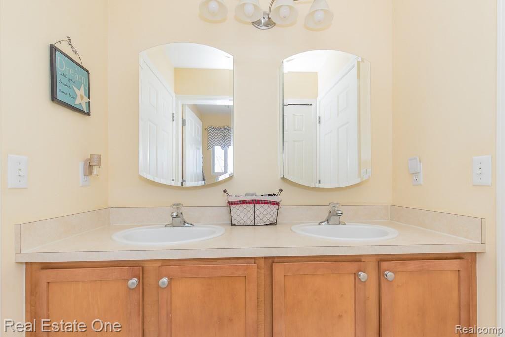 4122 Norwich Court Rochester, MI 48306 - Photo 34 of 53 4122 Norwich MLS-W042.jpg