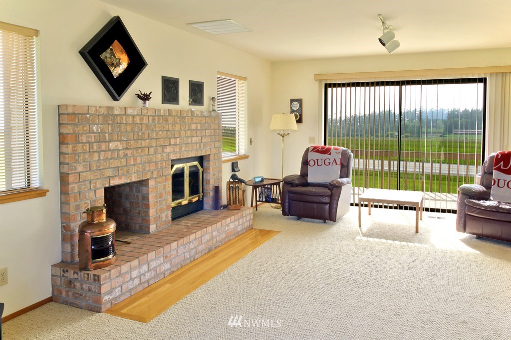 655 Engle Road Coupeville, WA 98239 - Photo 3 of 25 Gallery Image 3