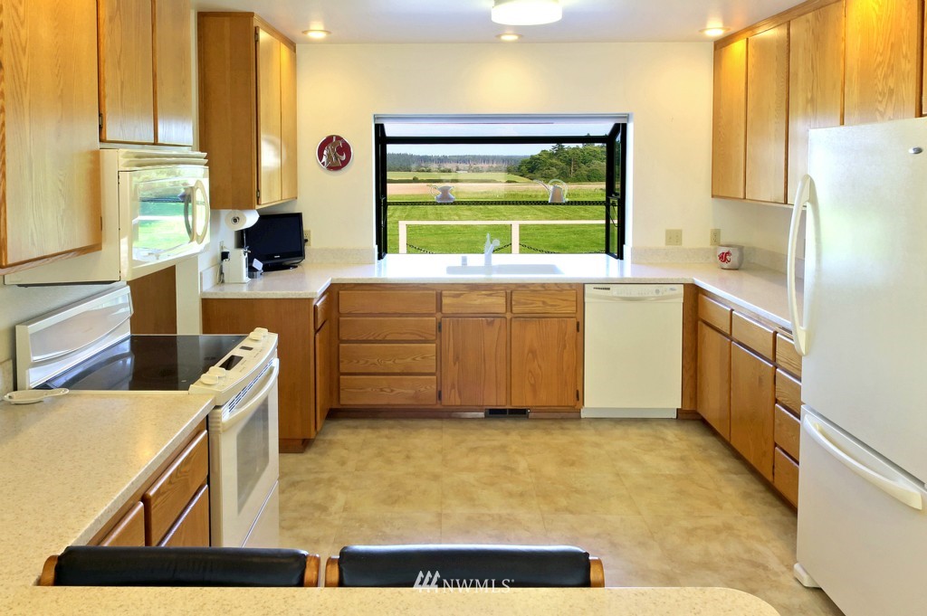 655 Engle Road Coupeville, WA 98239 - Photo 8 of 25 Gallery Image 8