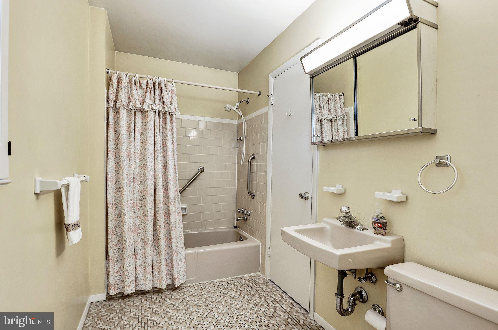 4104 Lees Corner Road Chantilly, VA 20151 - Photo 13 of 22 Bath