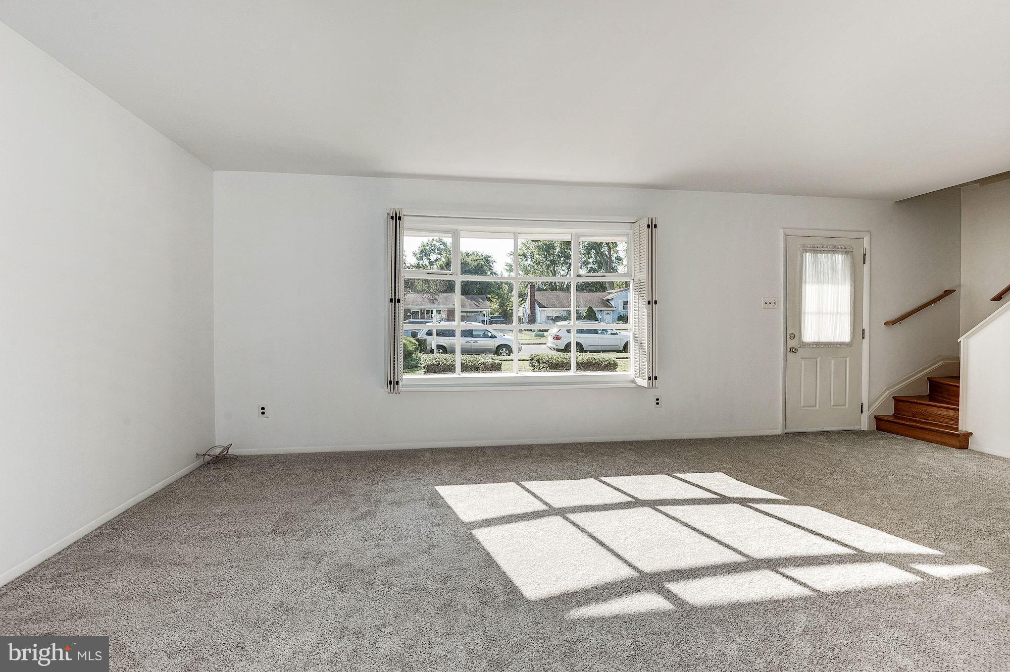 4104 Lees Corner Road Chantilly, VA 20151 - Photo 5 of 22 Living Room