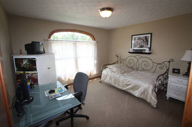 904 South Johanson Road Peoria, IL 61607 - Photo 11 of 15