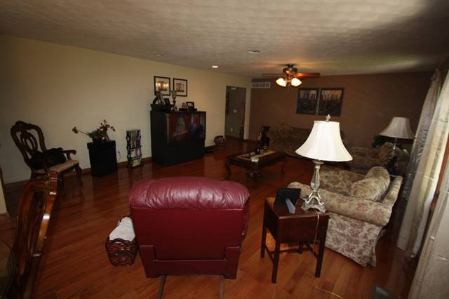 904 South Johanson Road Peoria, IL 61607 - Photo 2 of 15