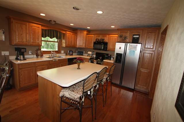904 South Johanson Road Peoria, IL 61607 - Photo 4 of 15
