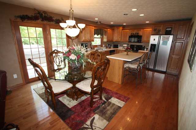 904 South Johanson Road Peoria, IL 61607 - Photo 5 of 15