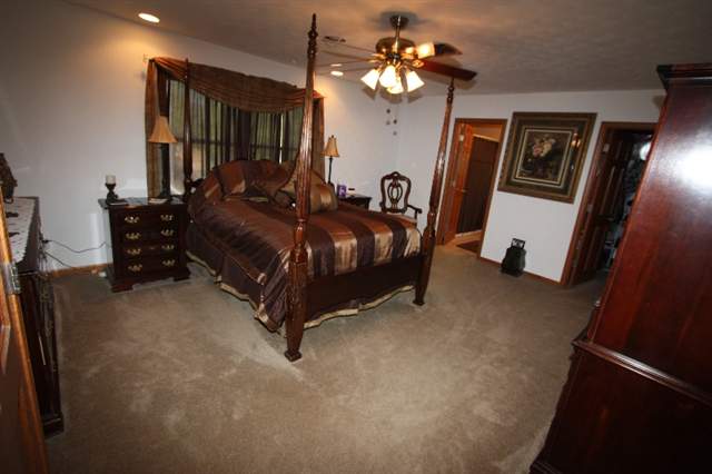 904 South Johanson Road Peoria, IL 61607 - Photo 7 of 15
