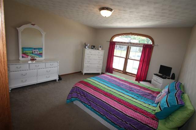 904 South Johanson Road Peoria, IL 61607 - Photo 10 of 15